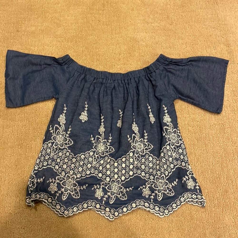 A’gaci Cropped off the shoulder top